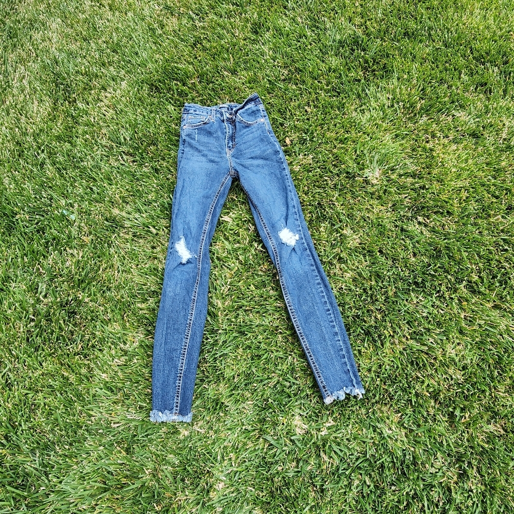 Wild Fable 00 distressed knee and hem used good condition